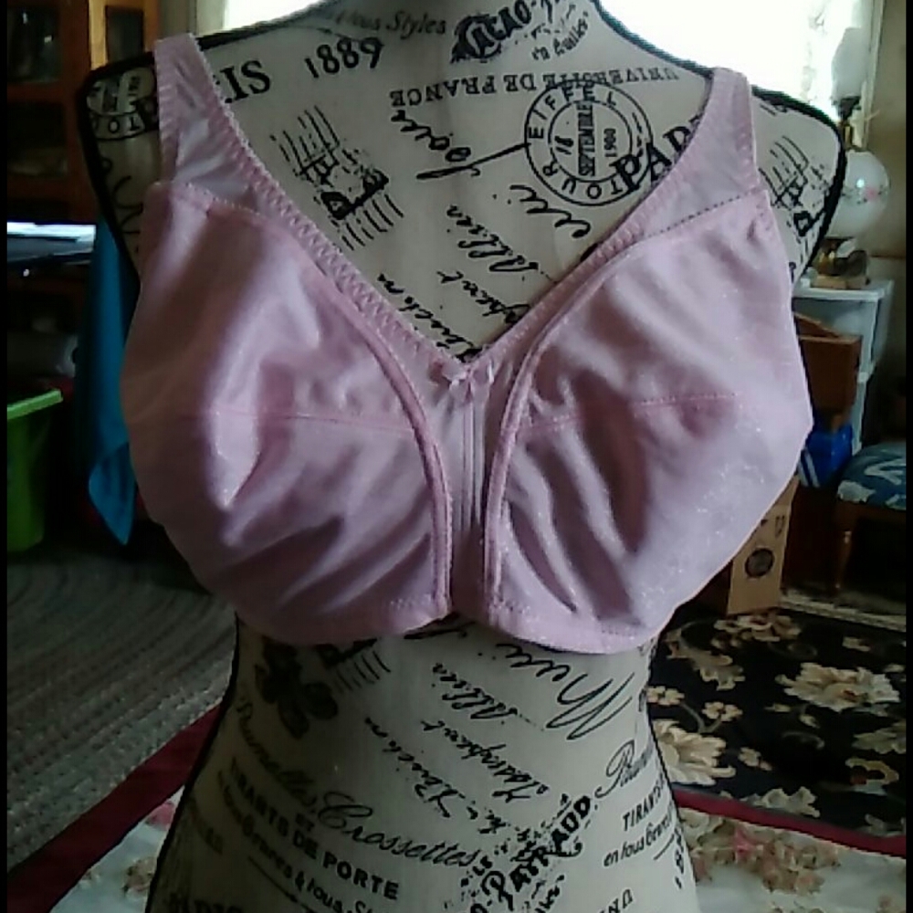40DD Soft cup no wires soft pink in color